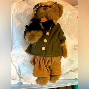 Boyds Bears bearington collection standing Retired 12” brown bear hat green coat